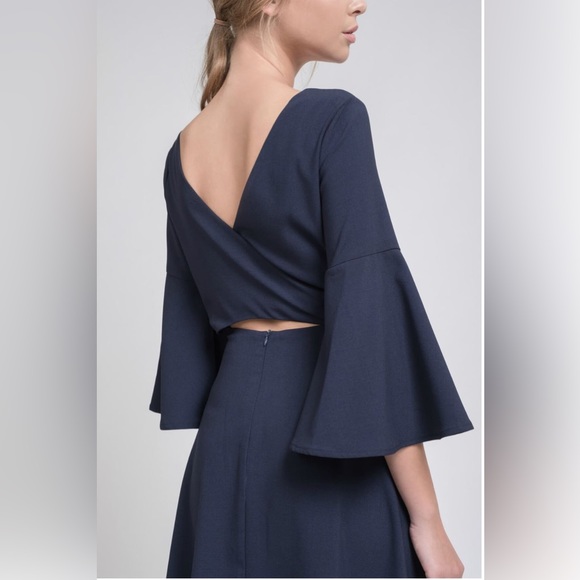 J.O.A. Open Back Flare Sleeve Navy Dress with Cut Out Back Size Large - Picture 4 of 7